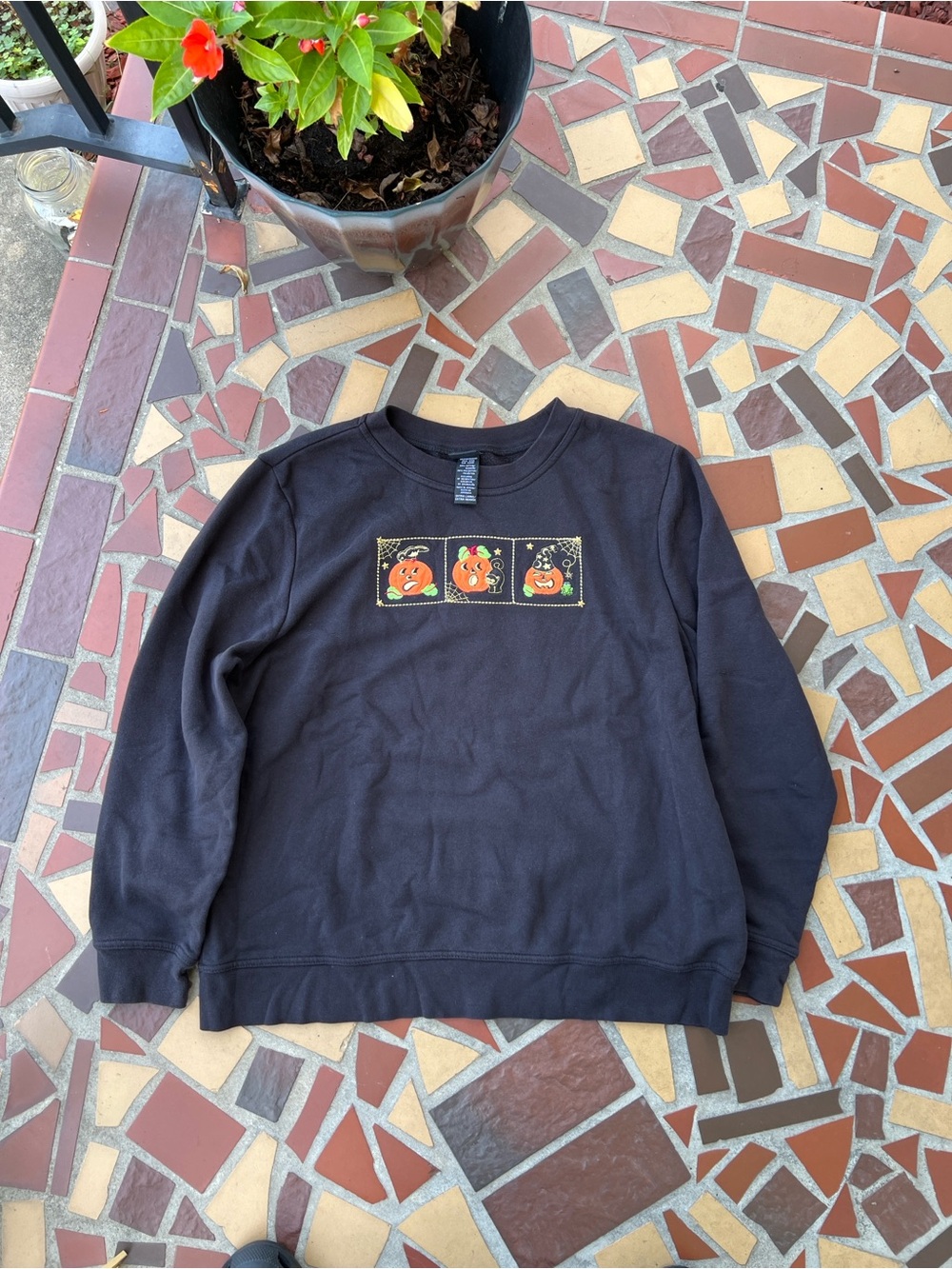 Vintage Holiday Editions Black Crewneck Sweatshirt with Pumpkin Trio Graphic